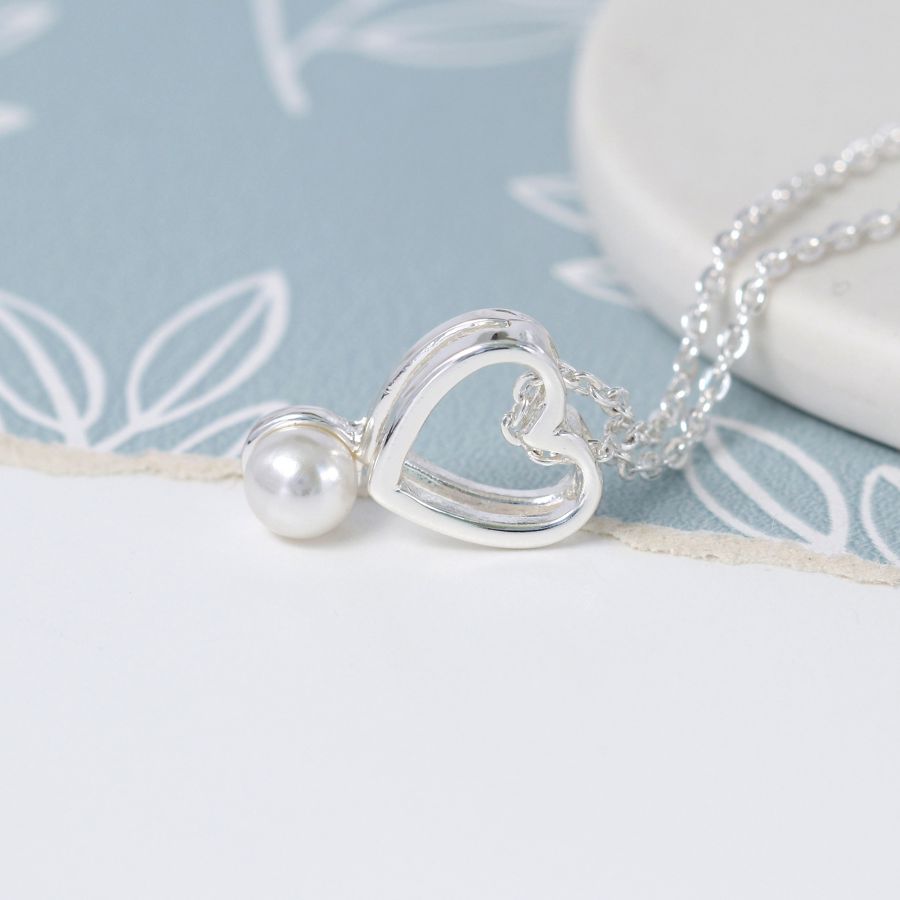 Single faux pearl on sale necklace